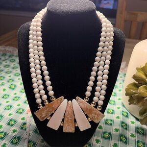 Vintage Elegant White and Gold Necklace